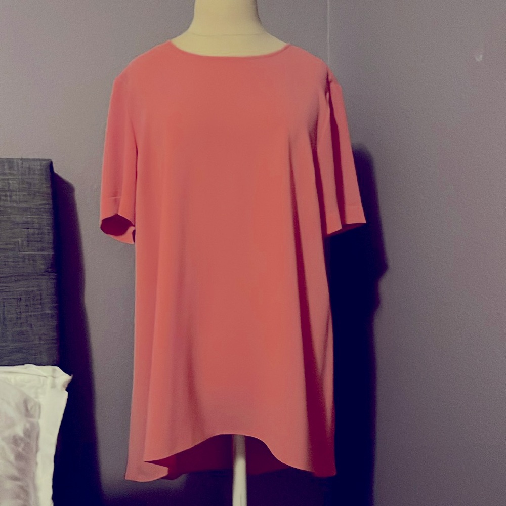 Vince Camuto pink high low top, size Medium